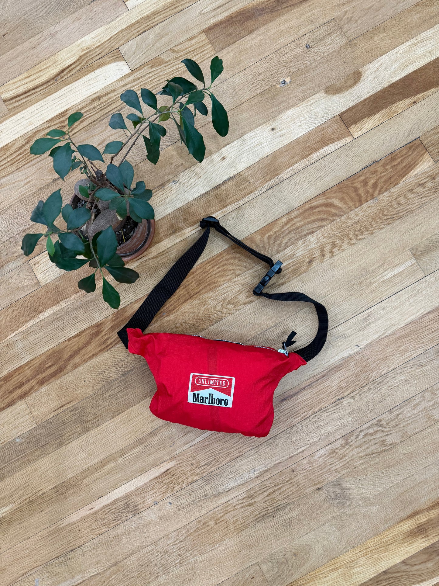 90’s Marlboro Packable Anorak-Large