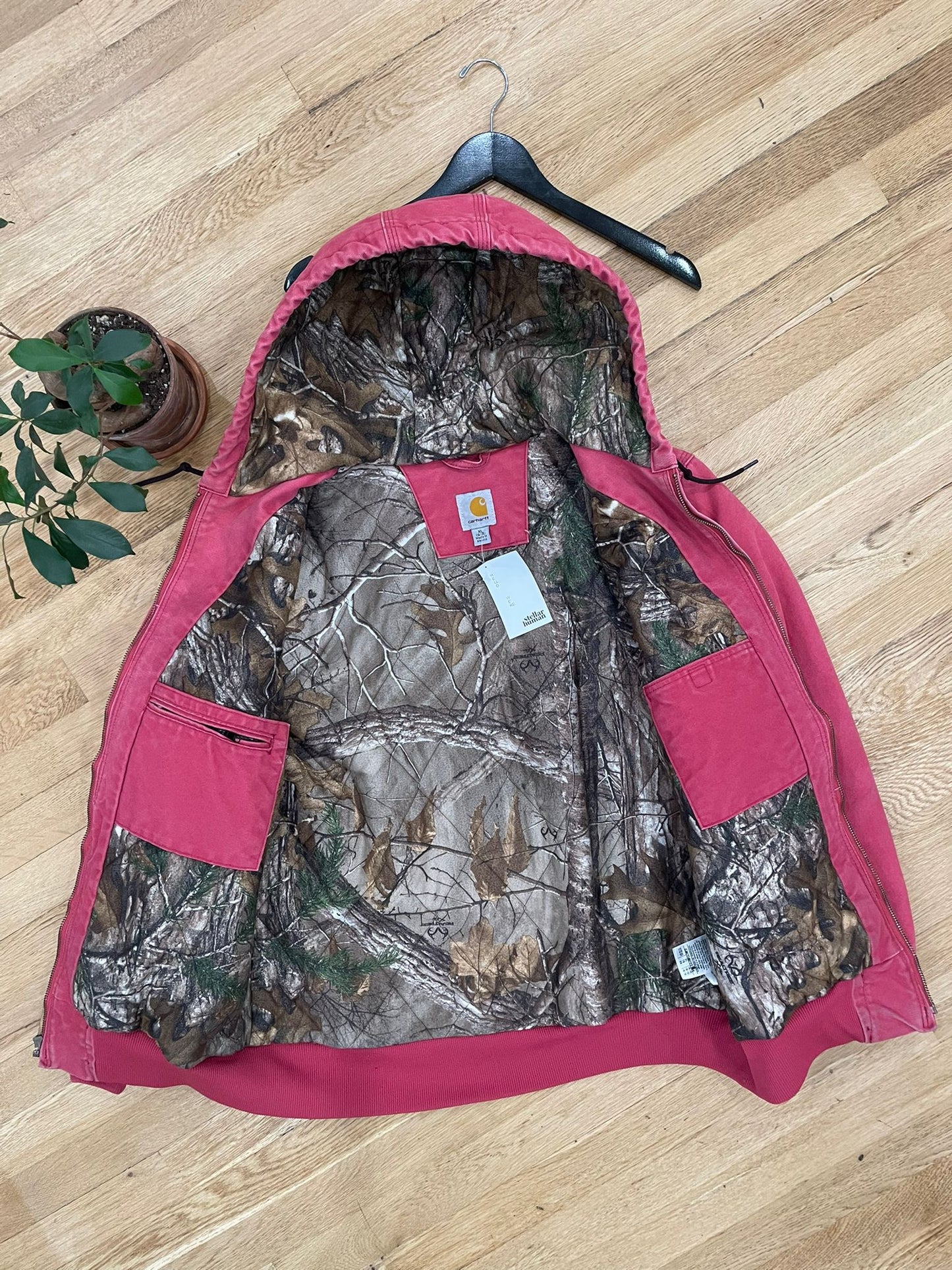 Red camo lined Carhartt Jacket-Femme XL