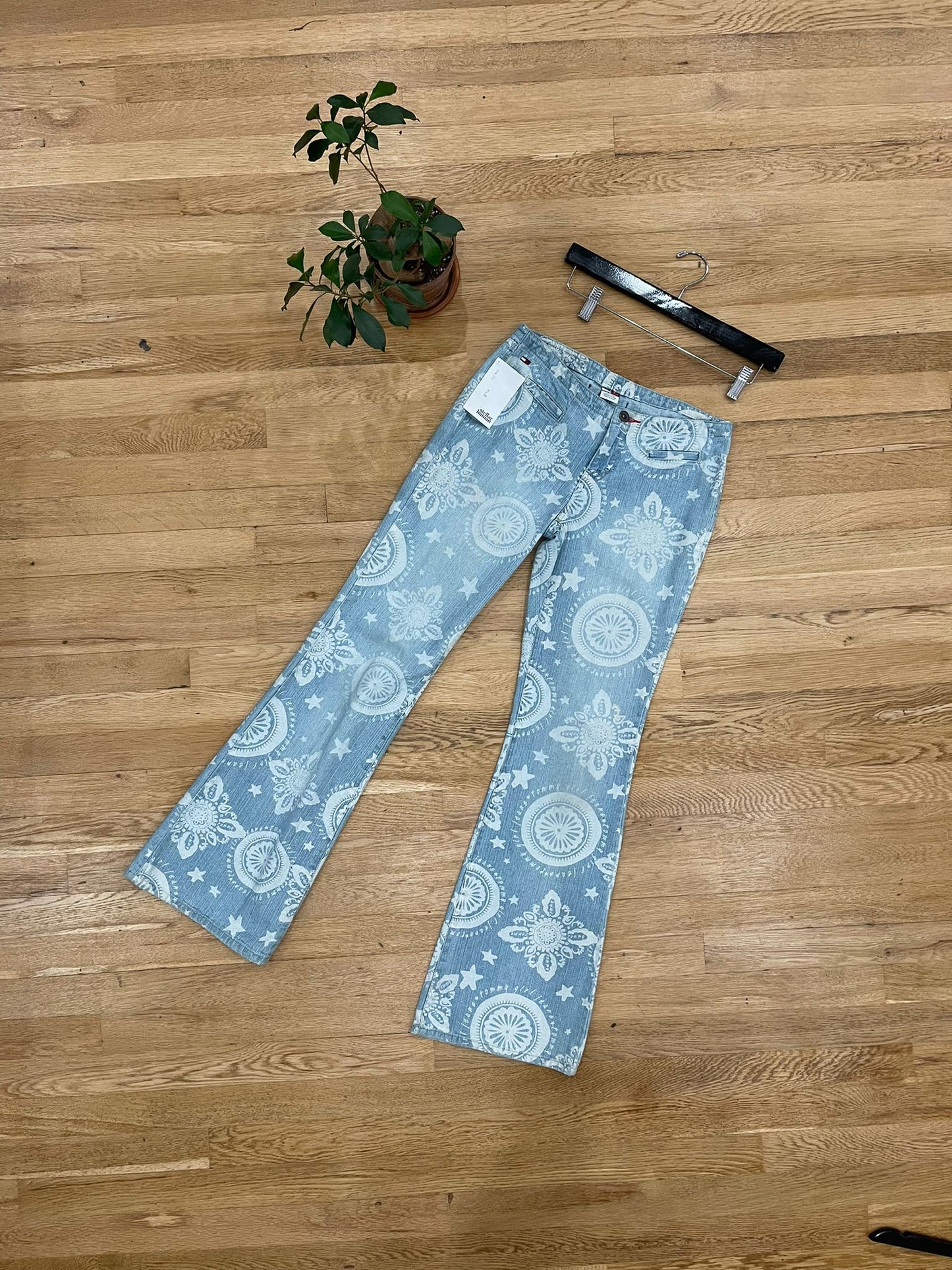 Y2K Tommy AOP Flares