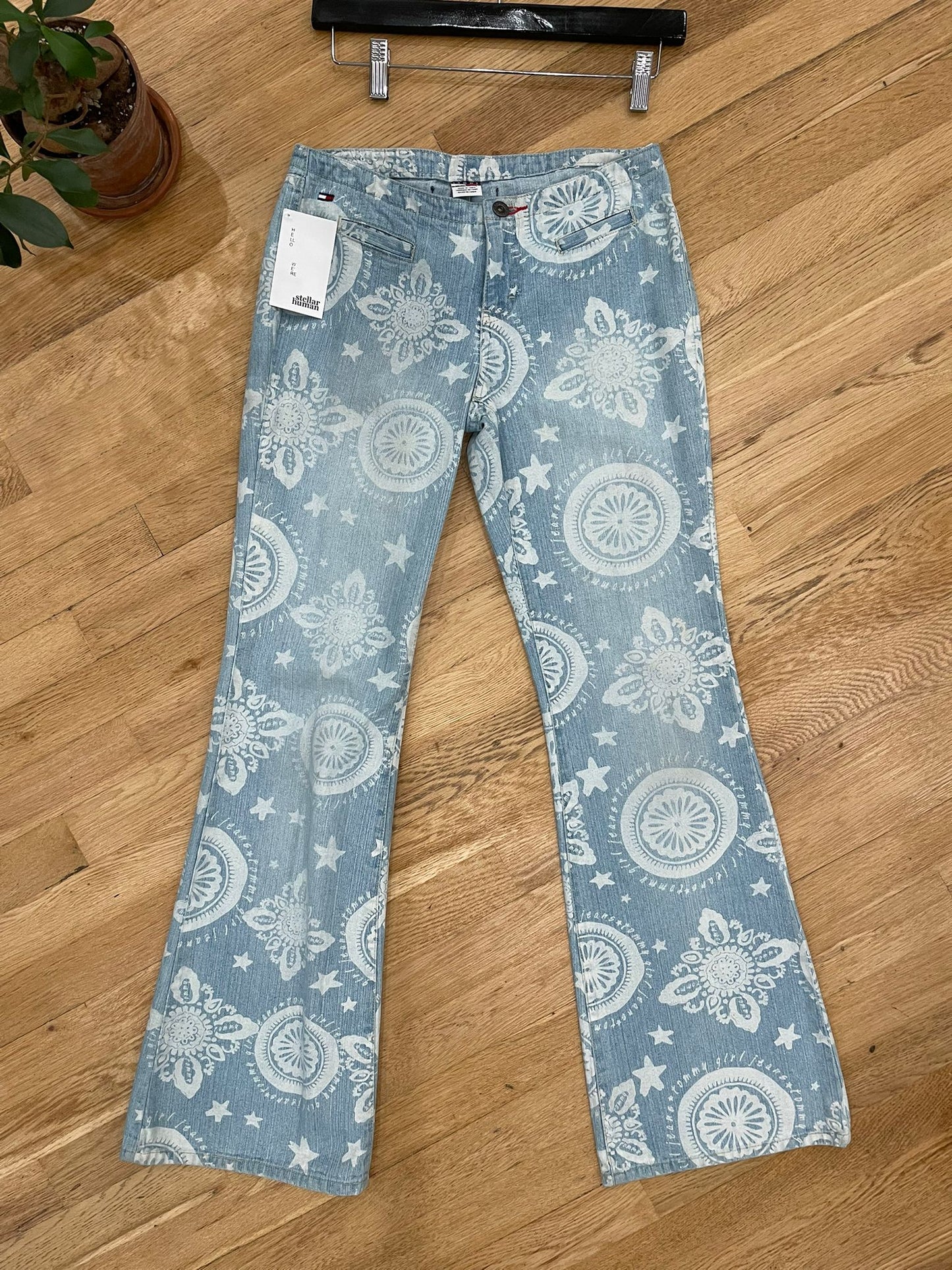 Y2K Tommy AOP Flares