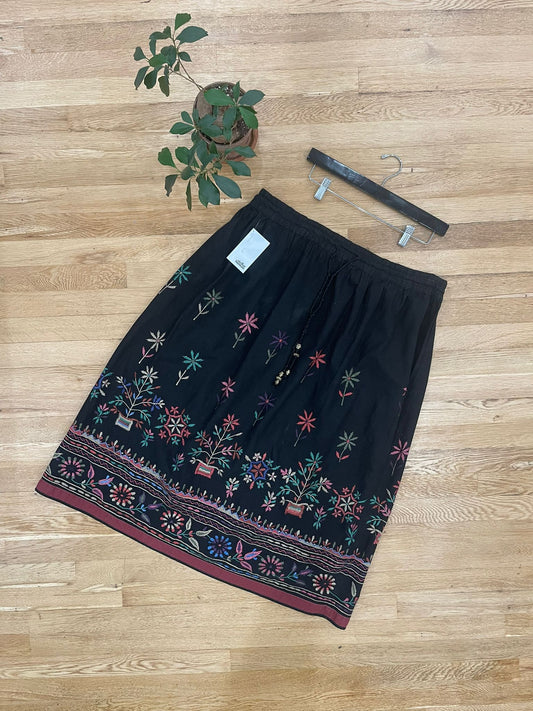 Liz Wear Embroidered Skirt (40in)(drawstring)