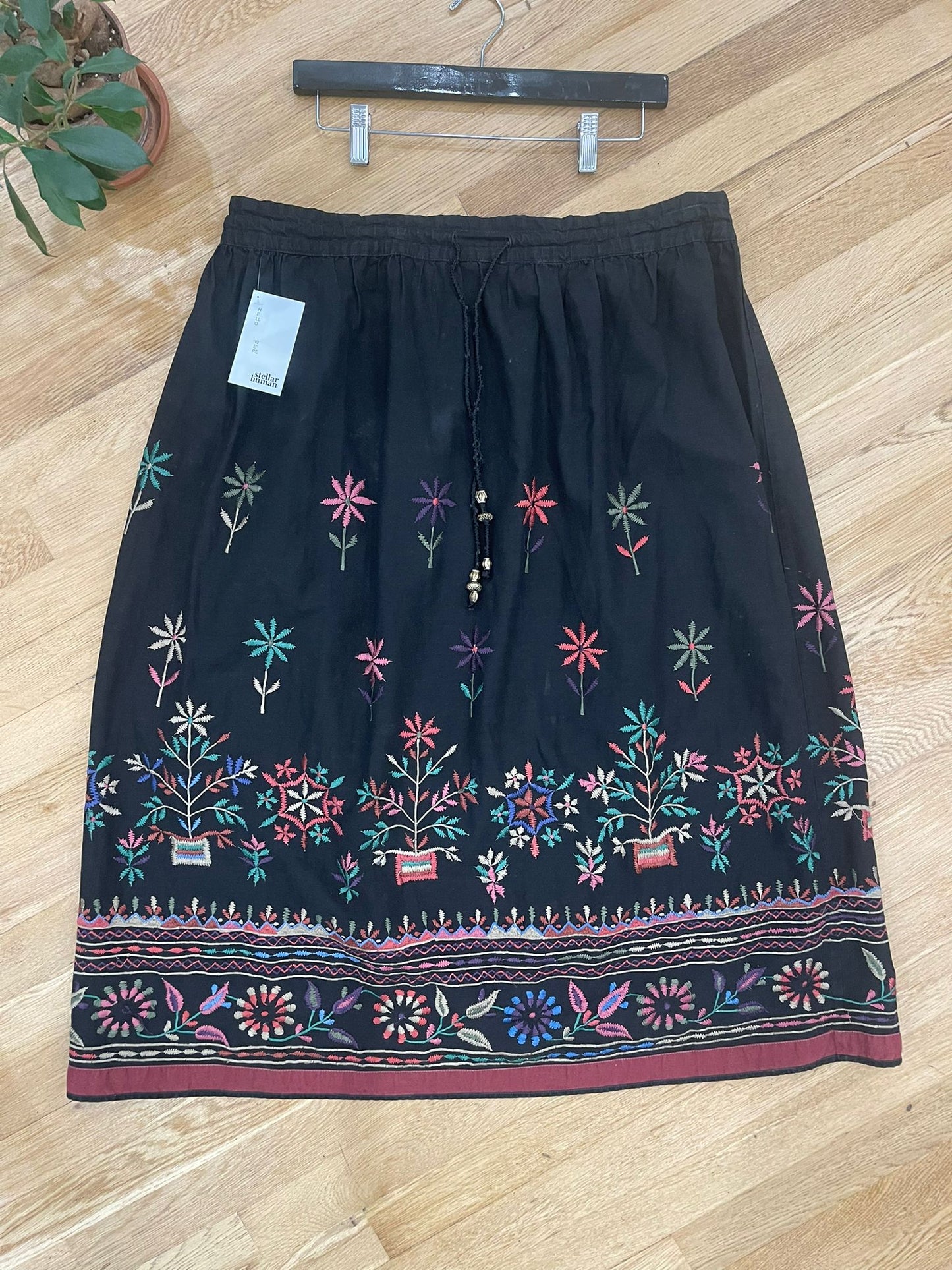 Liz Wear Embroidered Skirt (40in)(drawstring)